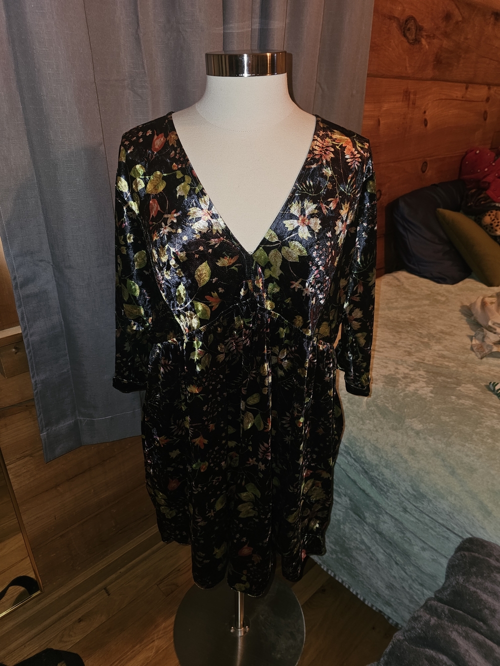 NATURAL LIFE Black Floral Velvet Dress